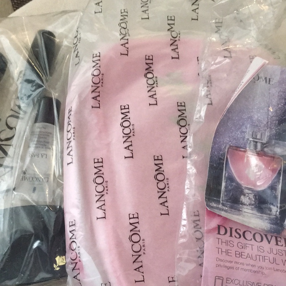 LANCÔME BEAUTY SET ( makeup, skincare, and bag)